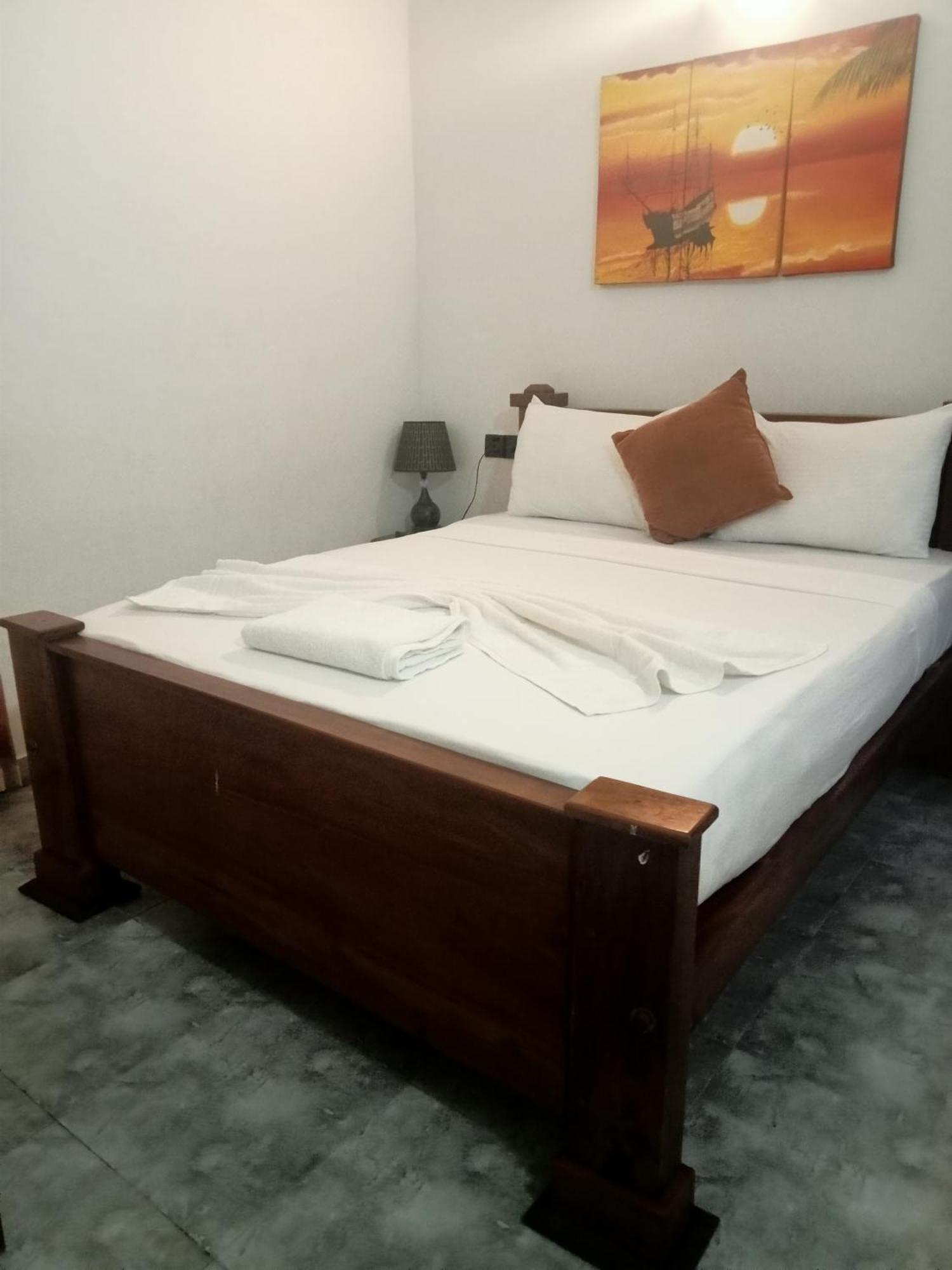 Oviniru Beach Hotel 니곰보 외부 사진